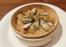 牡蠣とタコのわっぱご飯